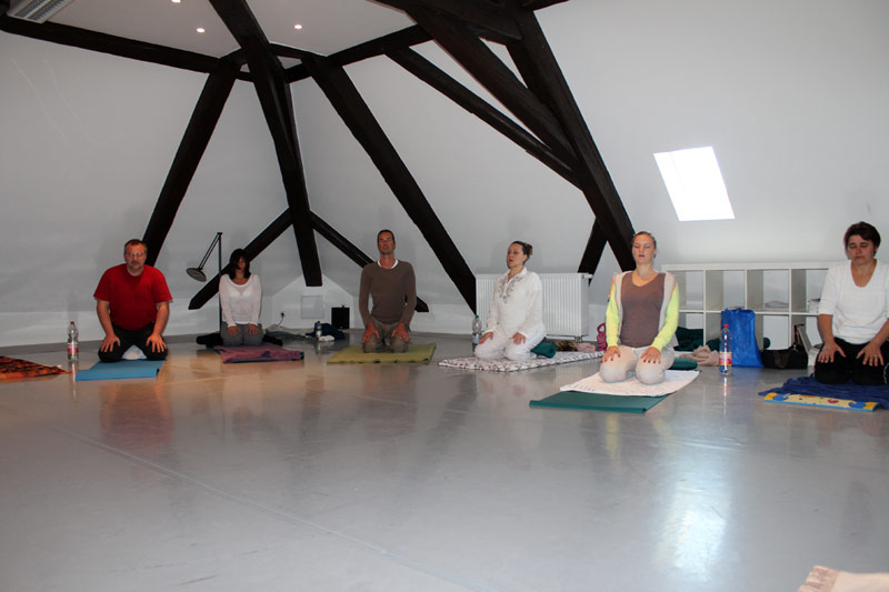 yoga-erlensee.de-yoga-in-der-runde-01
