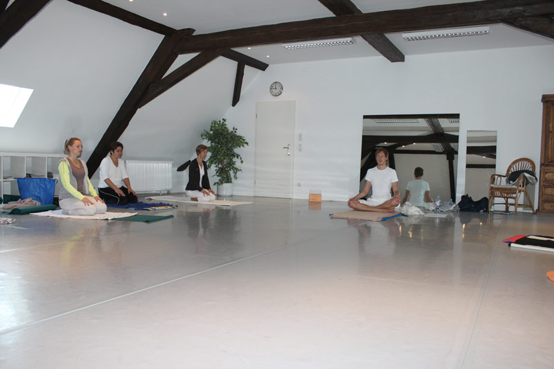 yoga-erlensee.de-yoga-in-der-runde-03